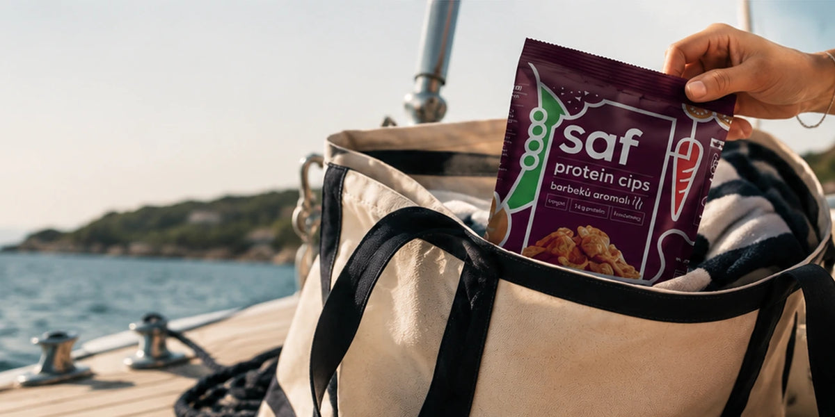 Tekne çantasında saf barbekü aromalı protein cips