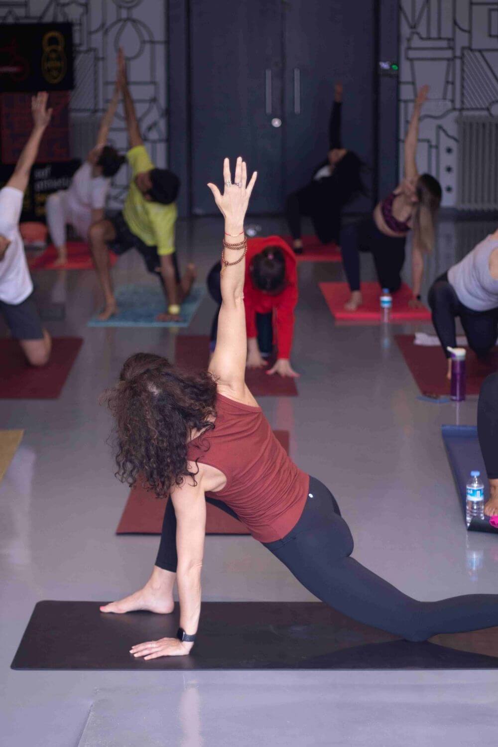 saf campus stüdyosunda yoga dersi